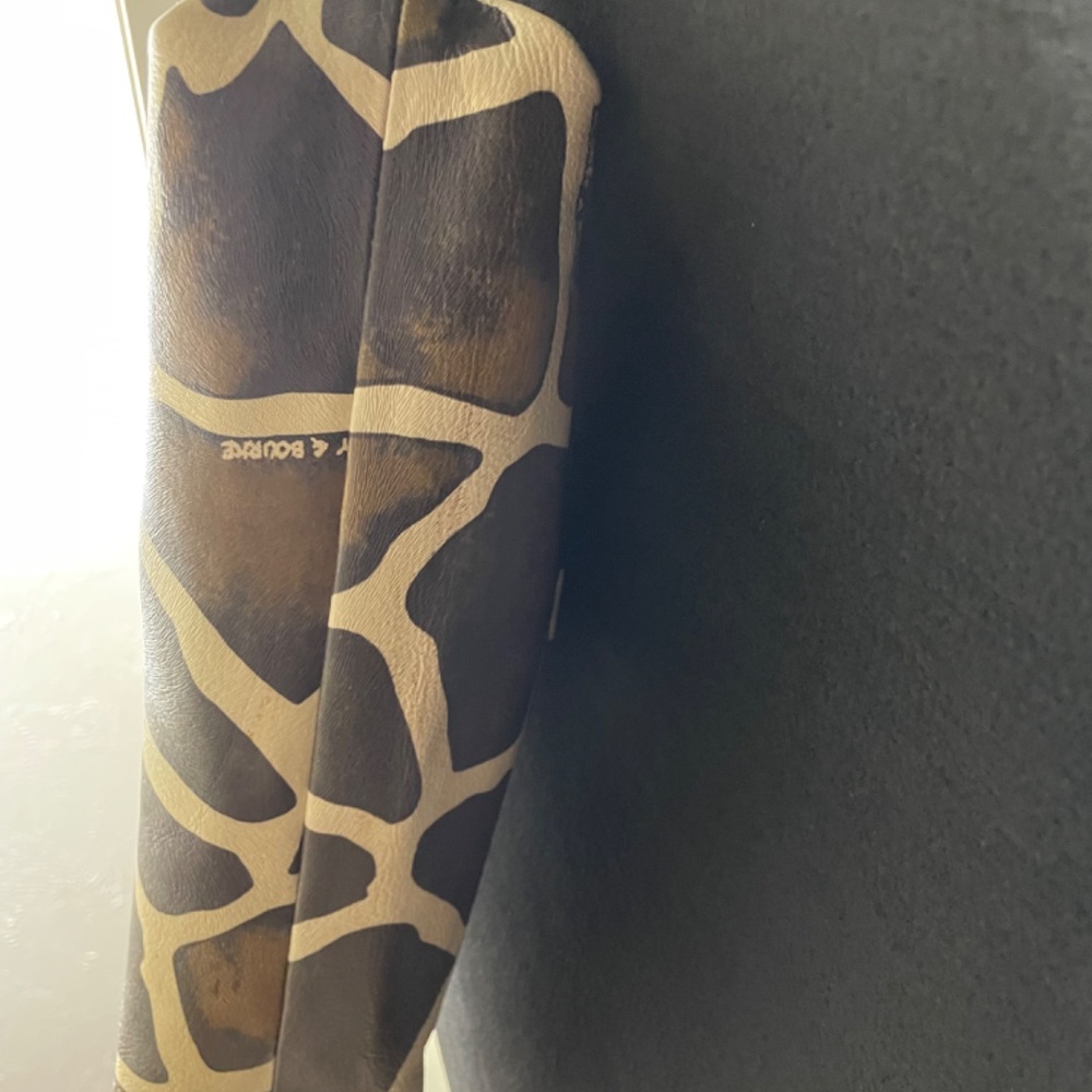 Dooney & Bourke giraffe print leather handbag - Picture 4 of 5